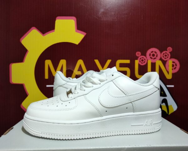 NIKE AIR FORCE 1